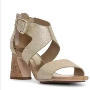 Donald J. Pliner Esma Sandal....Size 10
